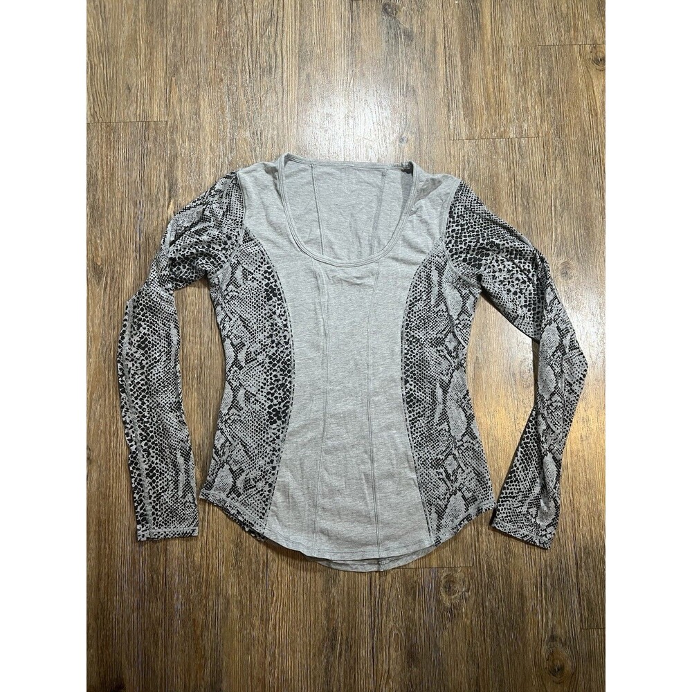 Lululemon Gray Long Sleeve Between The Lines Long Sleeve top size M